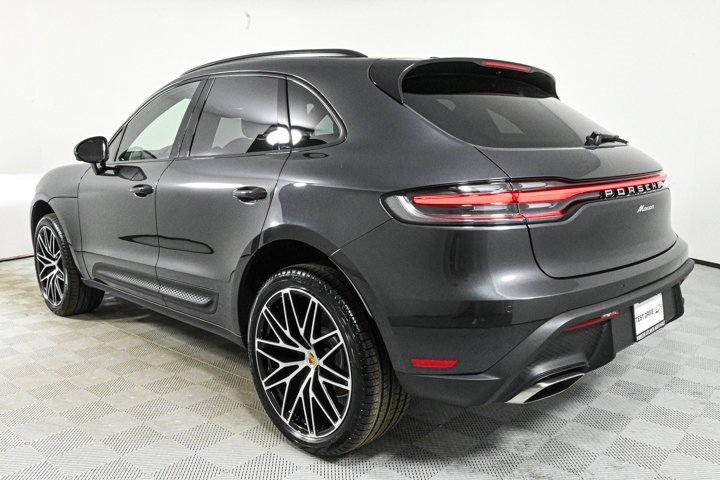 New 2025 Porsche Macan image 3