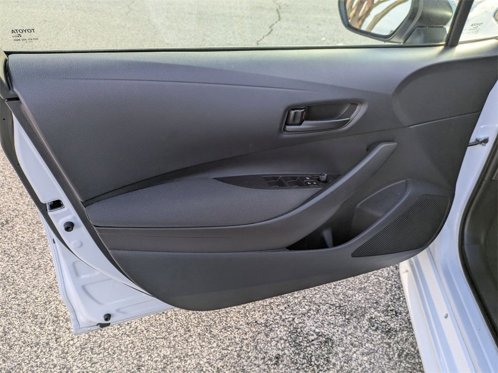 Used 2025 Toyota Corolla LE image 12