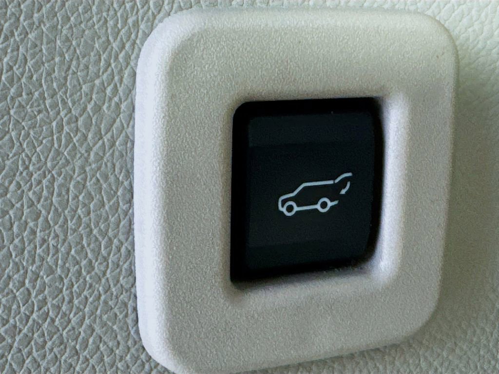 Used 2017 Lincoln Navigator Select RWD image 34