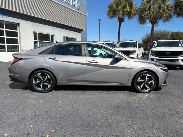 Used 2021 Hyundai Elantra Limited w/ Cargo Package image 9