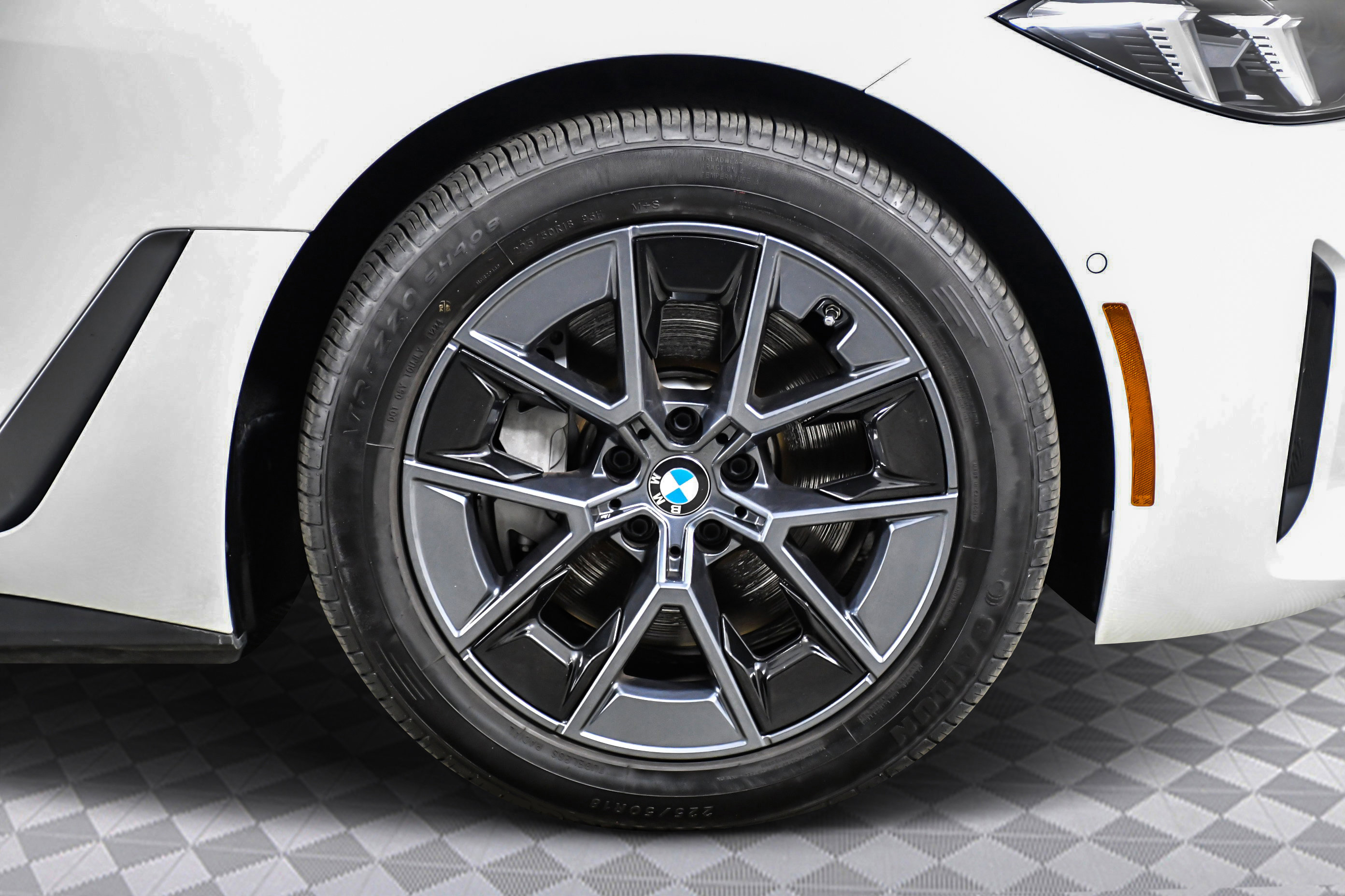 Used 2025 BMW i4 eDrive40 image 30