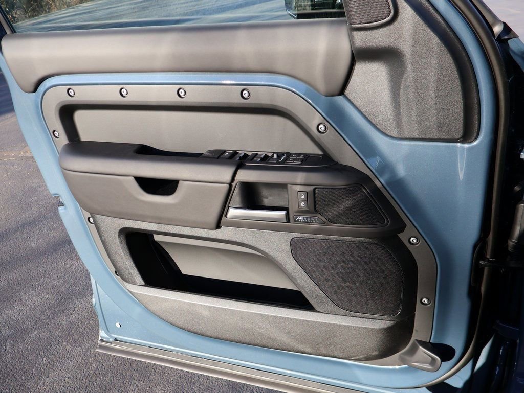 New 2026 Land Rover Defender 110 X-Dynamic SE image 35