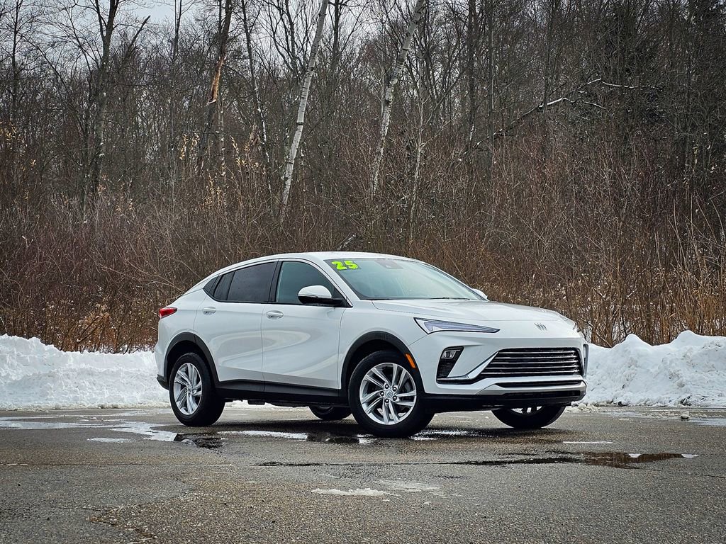 Used 2025 Buick Envista Preferred image 2