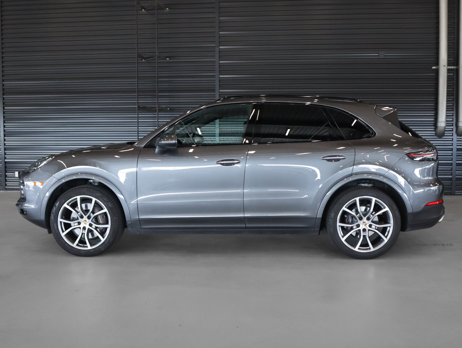 Certified 2023 Porsche Cayenne AWD/4WD image 2