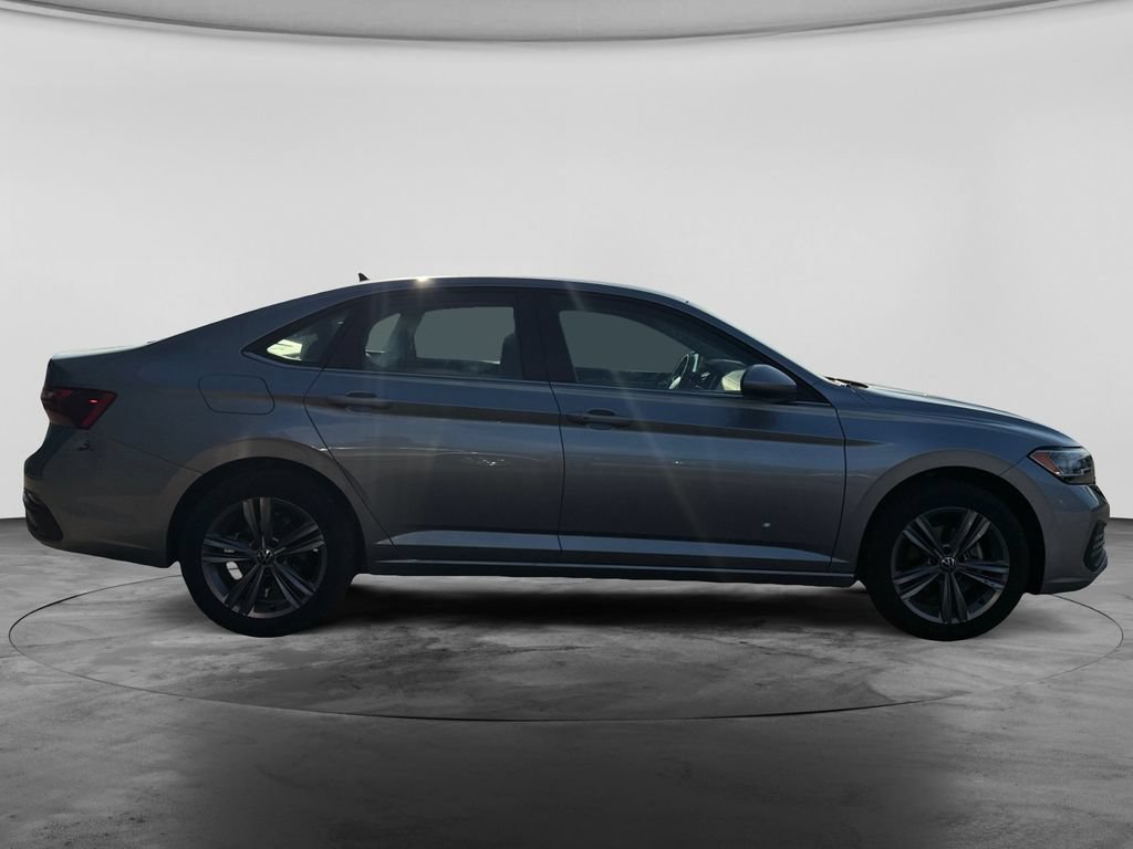 Used 2024 Volkswagen Jetta SE FWD image 11