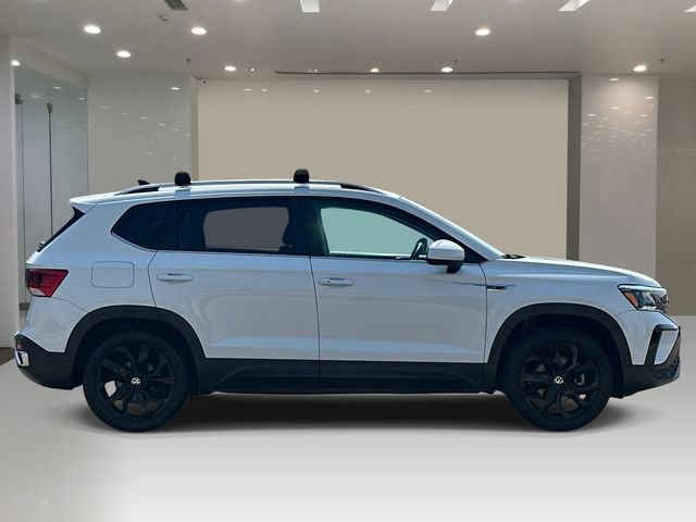Used 2023 Volkswagen Taos SE w/ Black Wheel Package AWD/4WD image 5