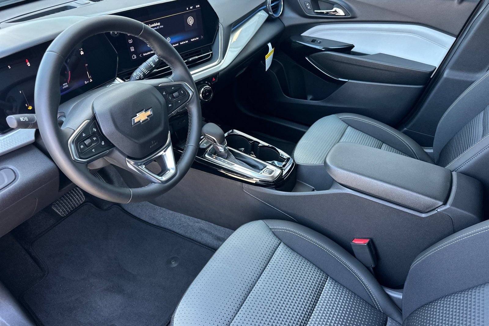 New 2026 Chevrolet Trax LT w/ LT Convenience Package FWD image 10
