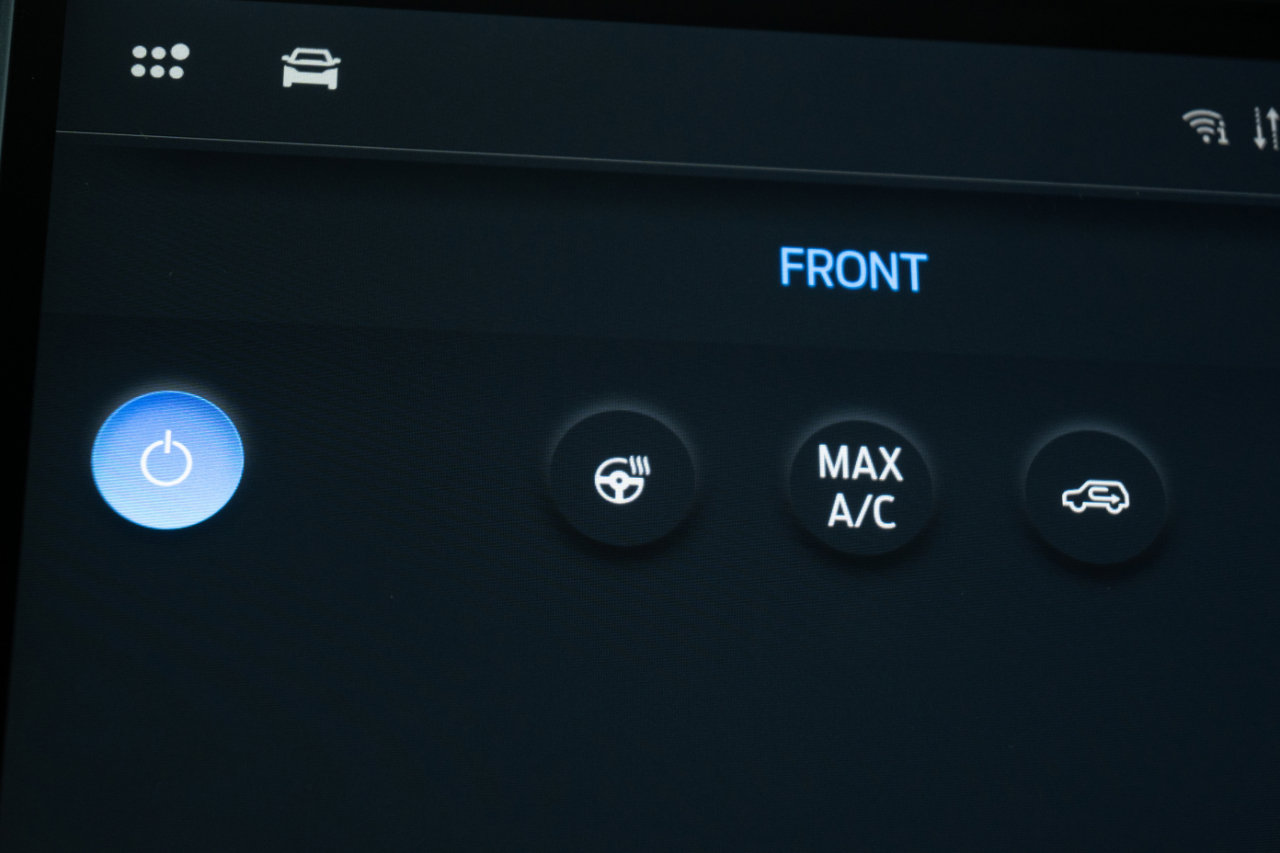 Used 2024 Ford Edge Titanium image 3