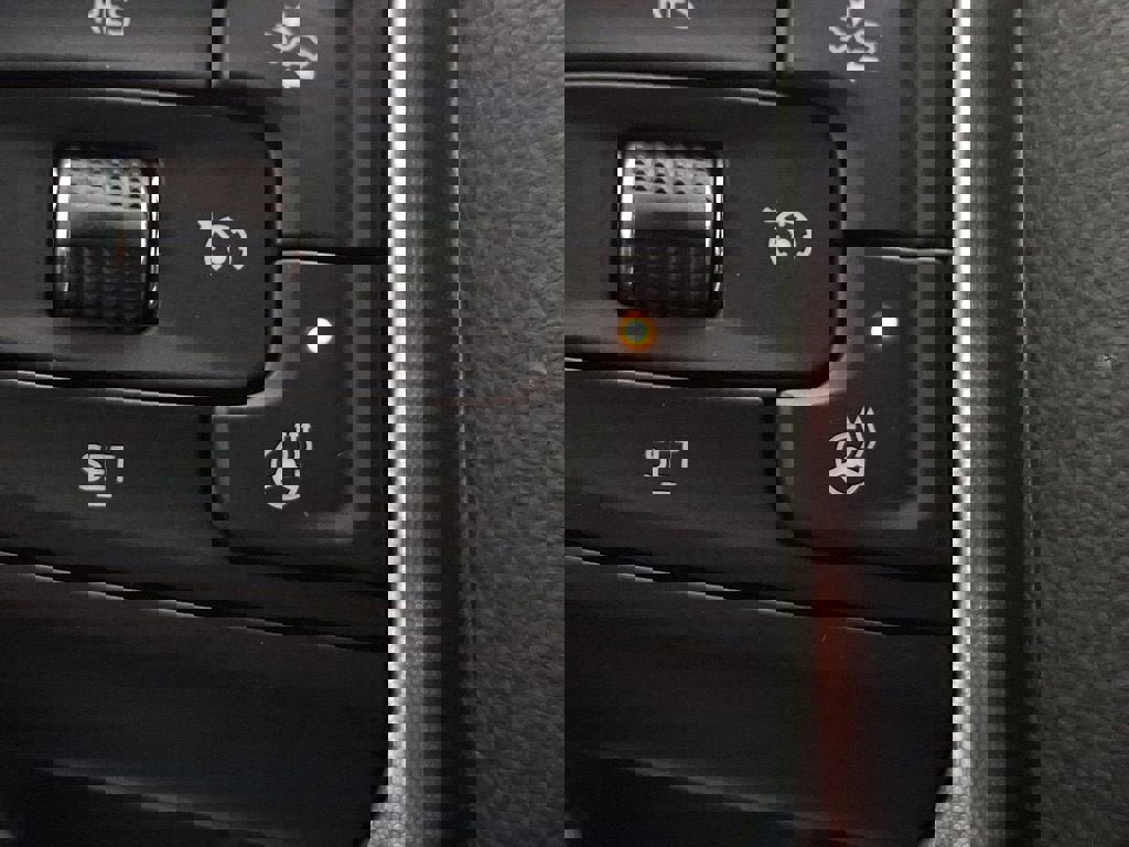 Certified 2024 GMC Yukon SLT w/ SLT Luxury Package image 27