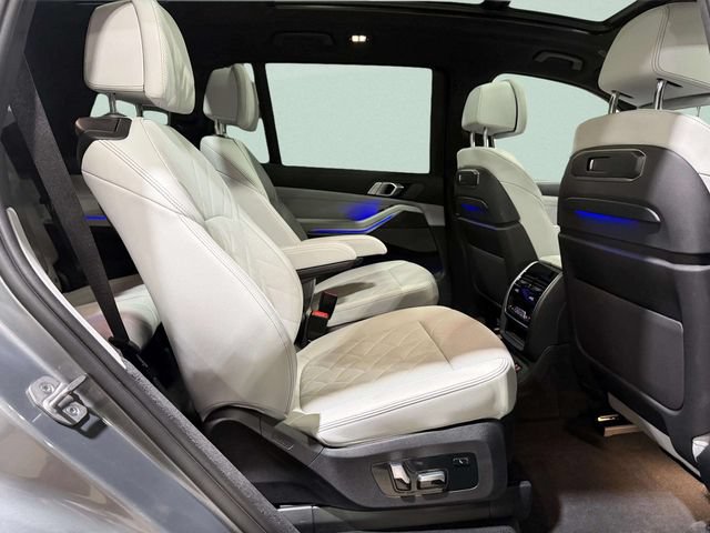Used 2024 BMW X7 xDrive40i w/ Premium Package AWD/4WD image 31