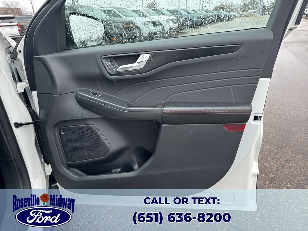 Used 2022 Ford Escape SEL w/ SEL Stealth AWD Package image 38