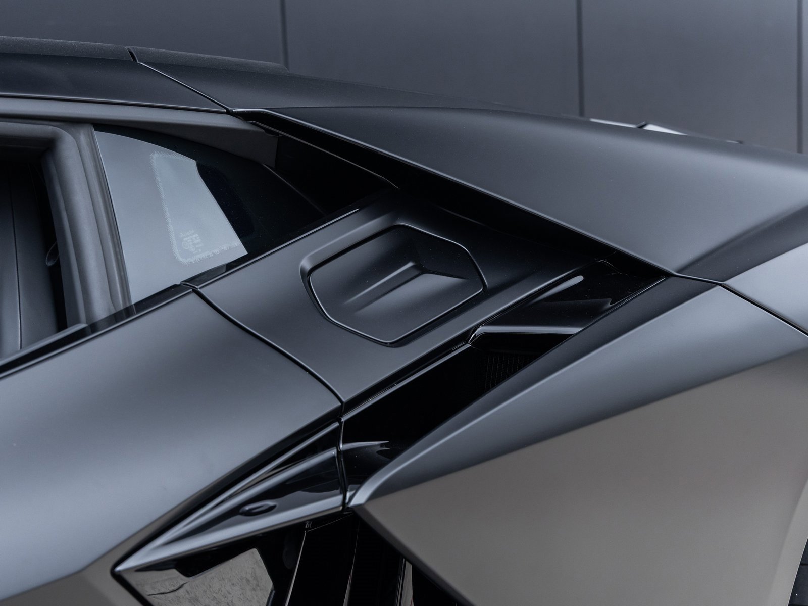 Used 2024 Lamborghini Revuelto image 18