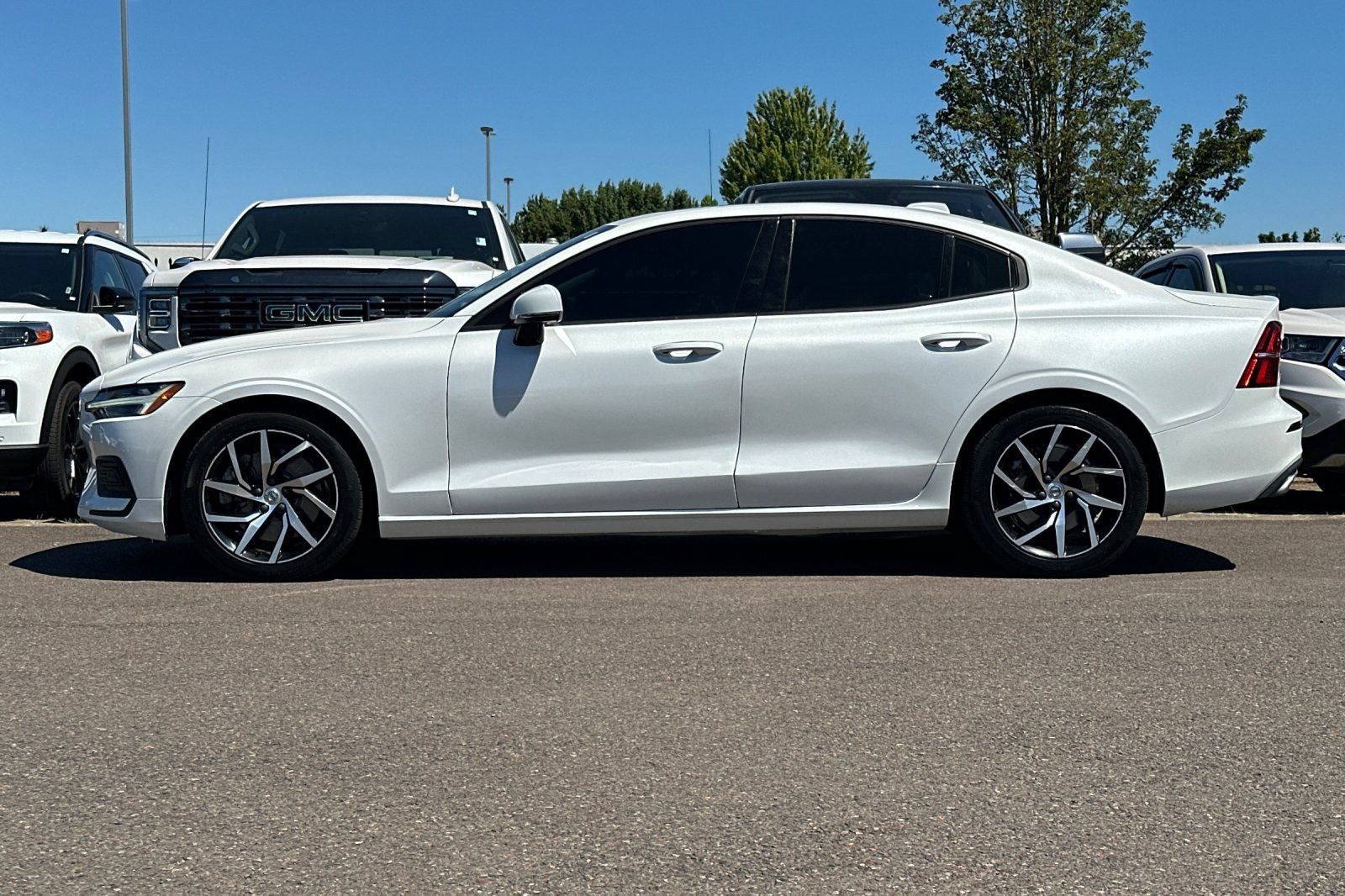 Used 2019 Volvo S60 T6 Momentum w/ Multimedia Package AWD/4WD image 7