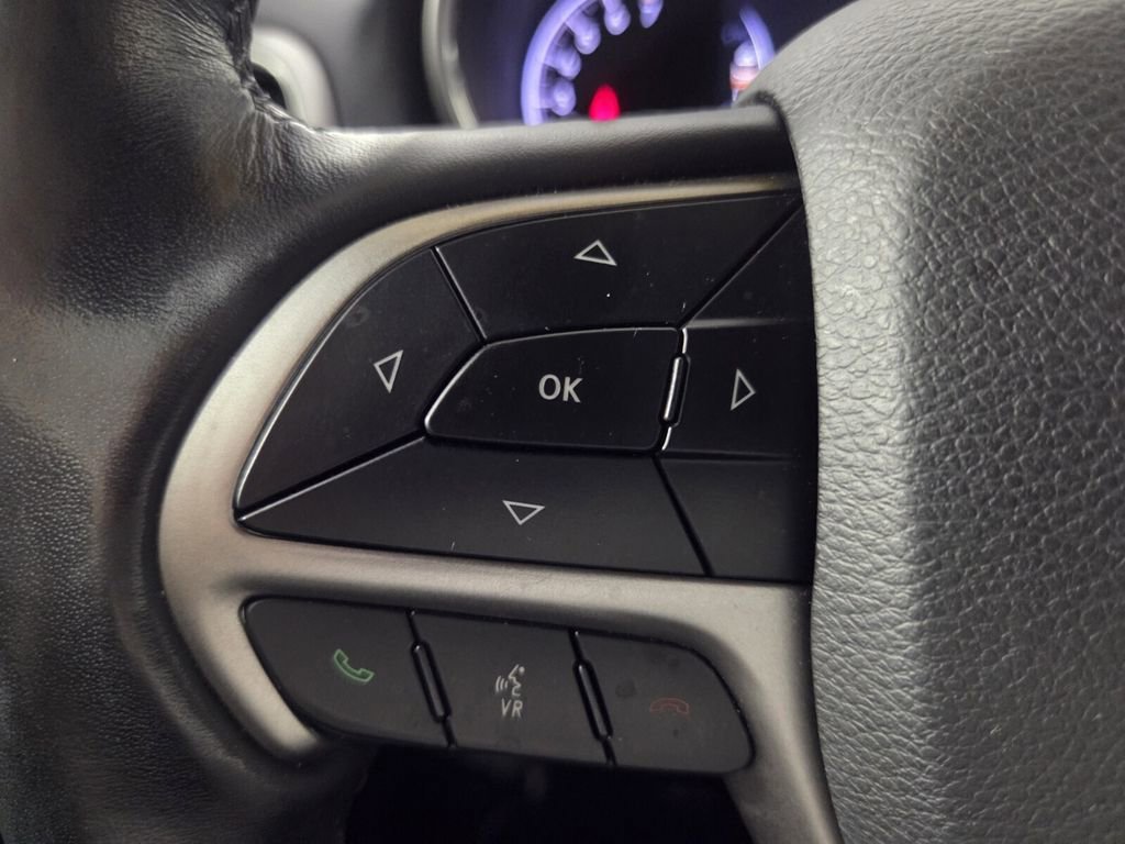 Used 2020 Jeep Grand Cherokee Altitude RWD image 18