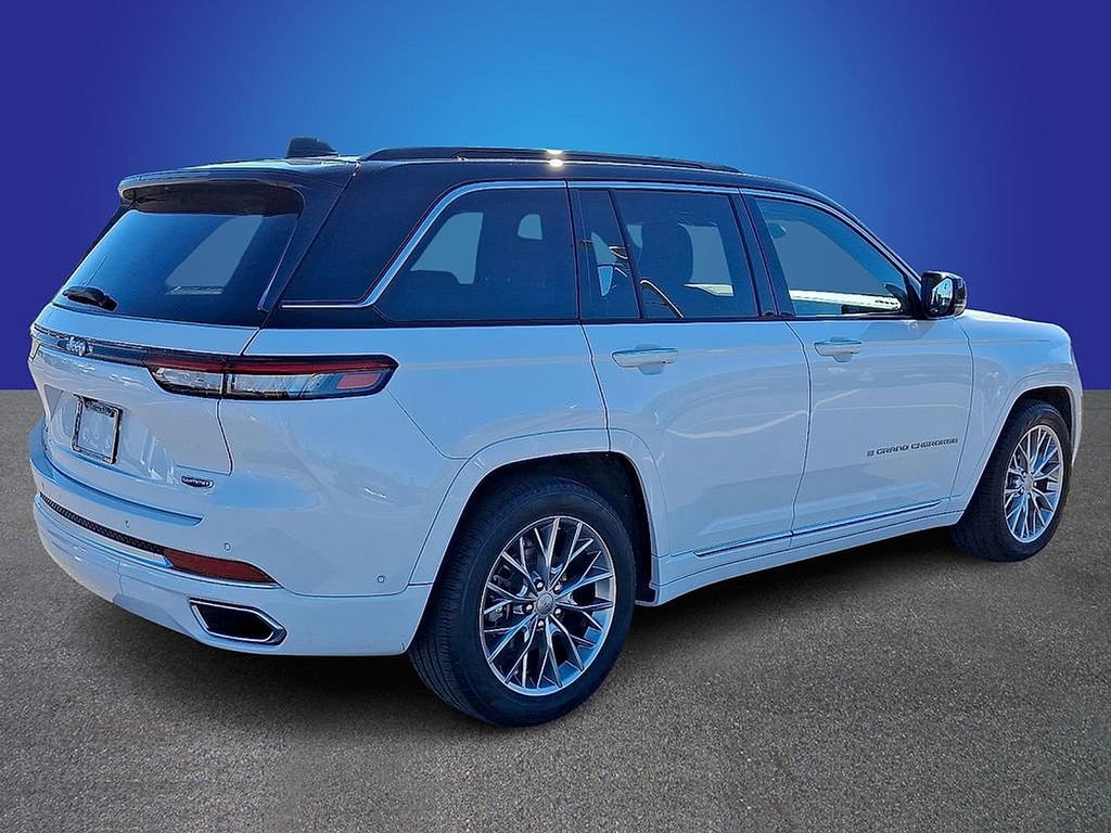 Used 2024 Jeep Grand Cherokee Summit image 4