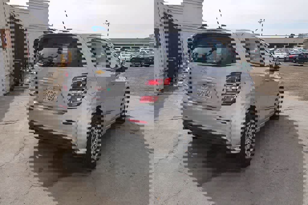 Used 2020 Chevrolet Sonic LT image 9