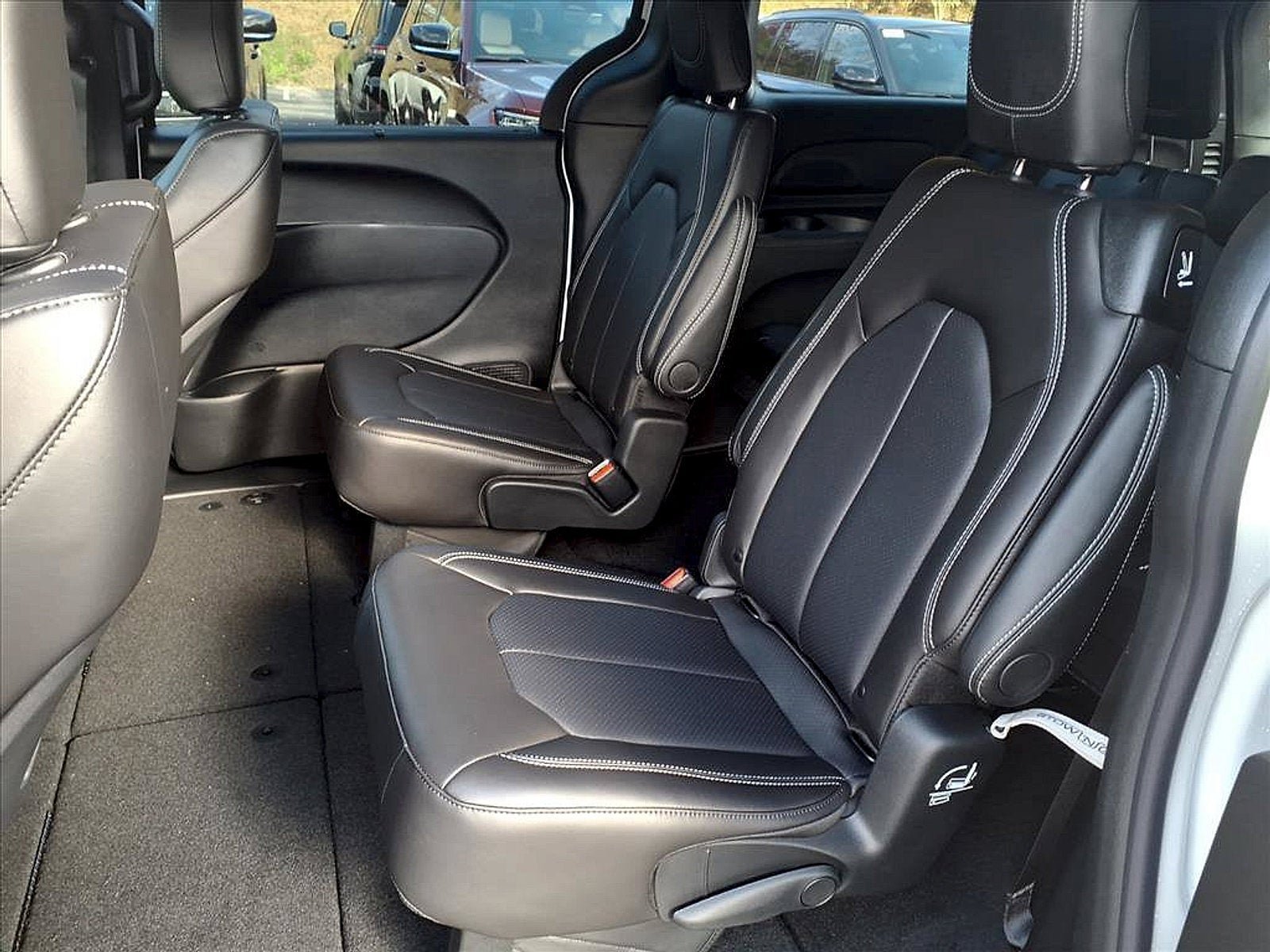 New 2026 Chrysler Pacifica Select FWD image 7