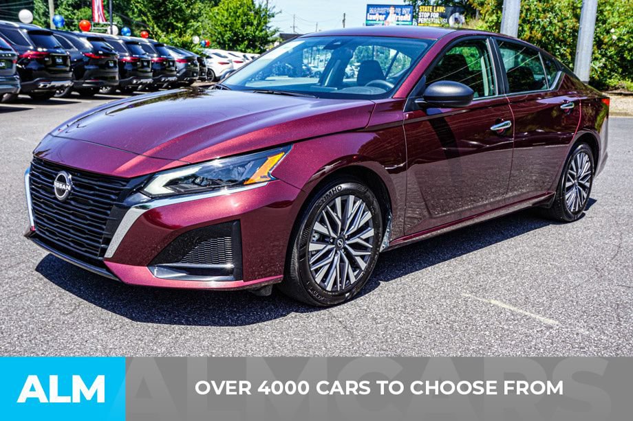 Used 2025 Nissan Altima 2.5 SV FWD image 2