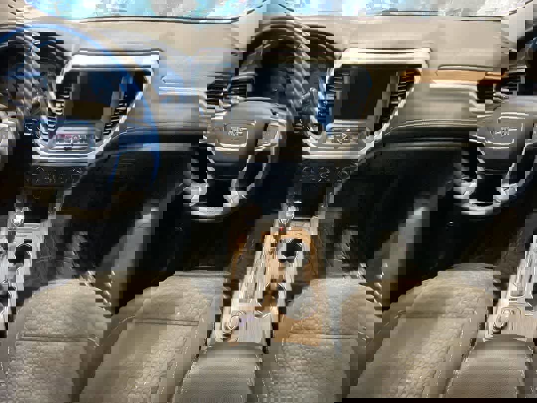 Used 2018 GMC Acadia SLE image 23