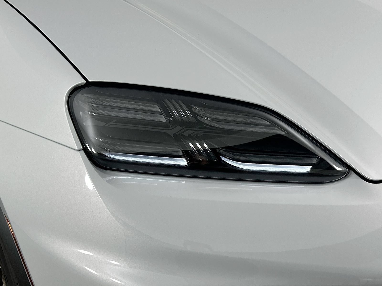 New 2026 Porsche Macan 4 Electric AWD/4WD image 10