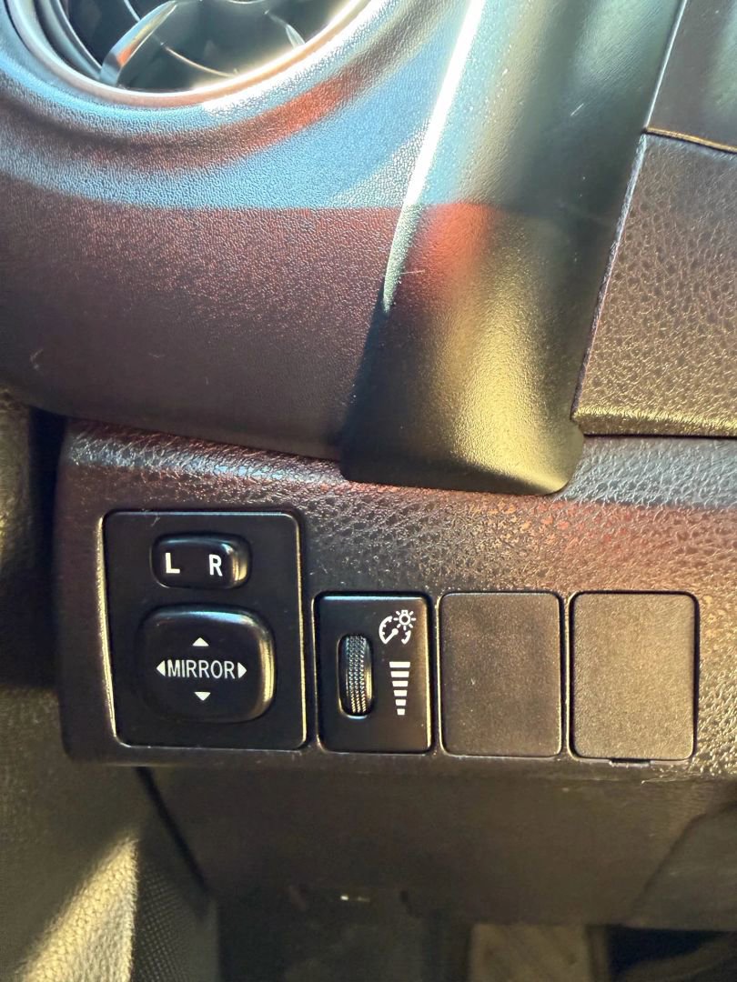 Used 2017 Toyota Corolla SE w/ SE Premium Package FWD image 26