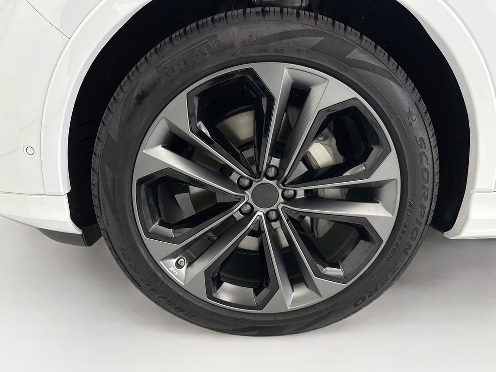 New 2026 Audi Q7 3.0T Premium Plus AWD/4WD image 30