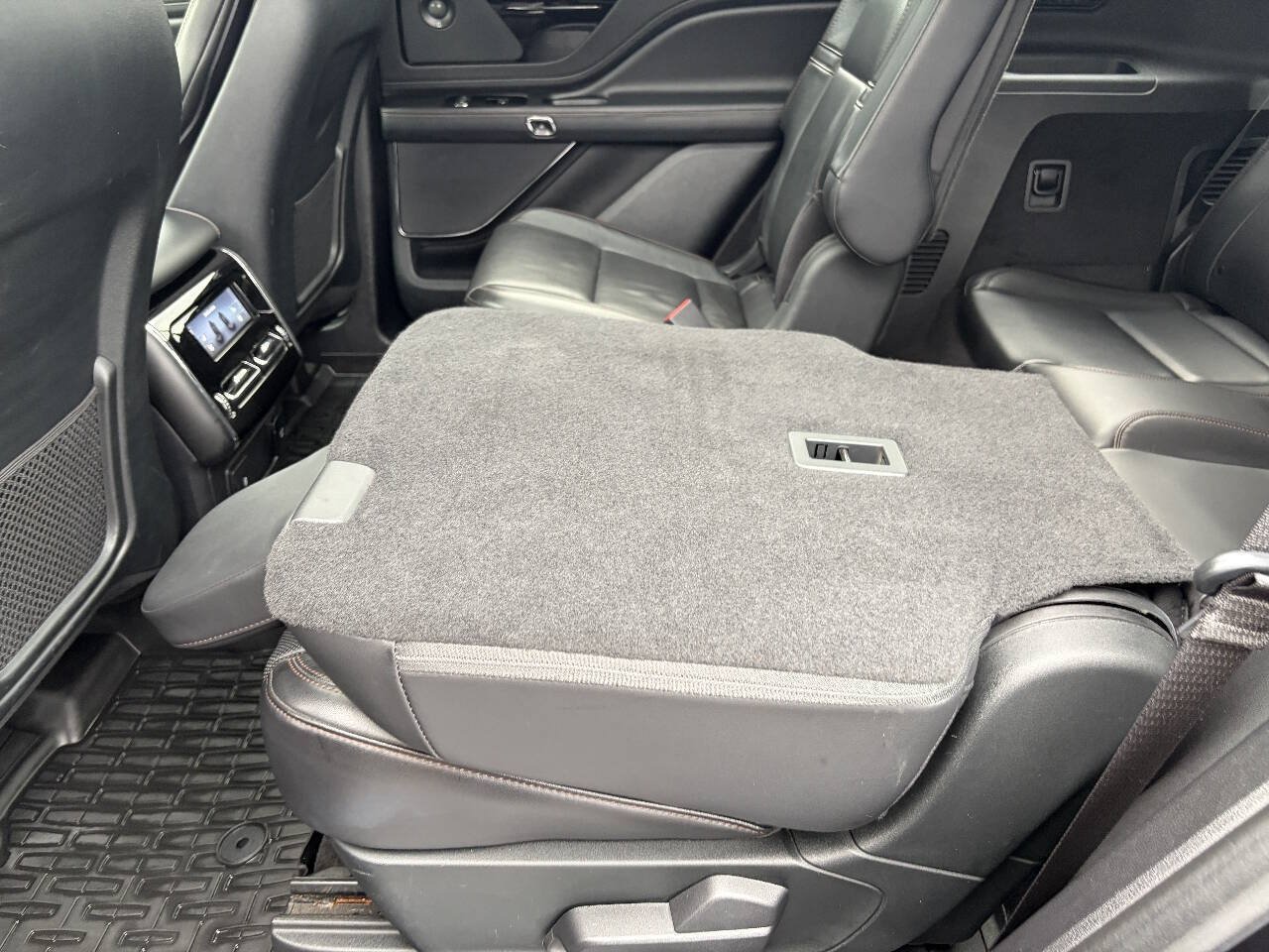 Used 2021 Lincoln Aviator Reserve w/ Elements Package Plus AWD/4WD image 38