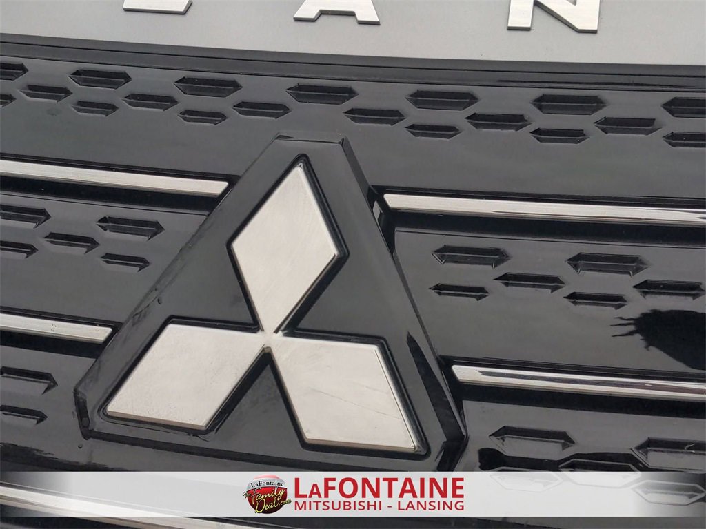 Used 2023 Mitsubishi Outlander SEL 40th Anniversary image 8