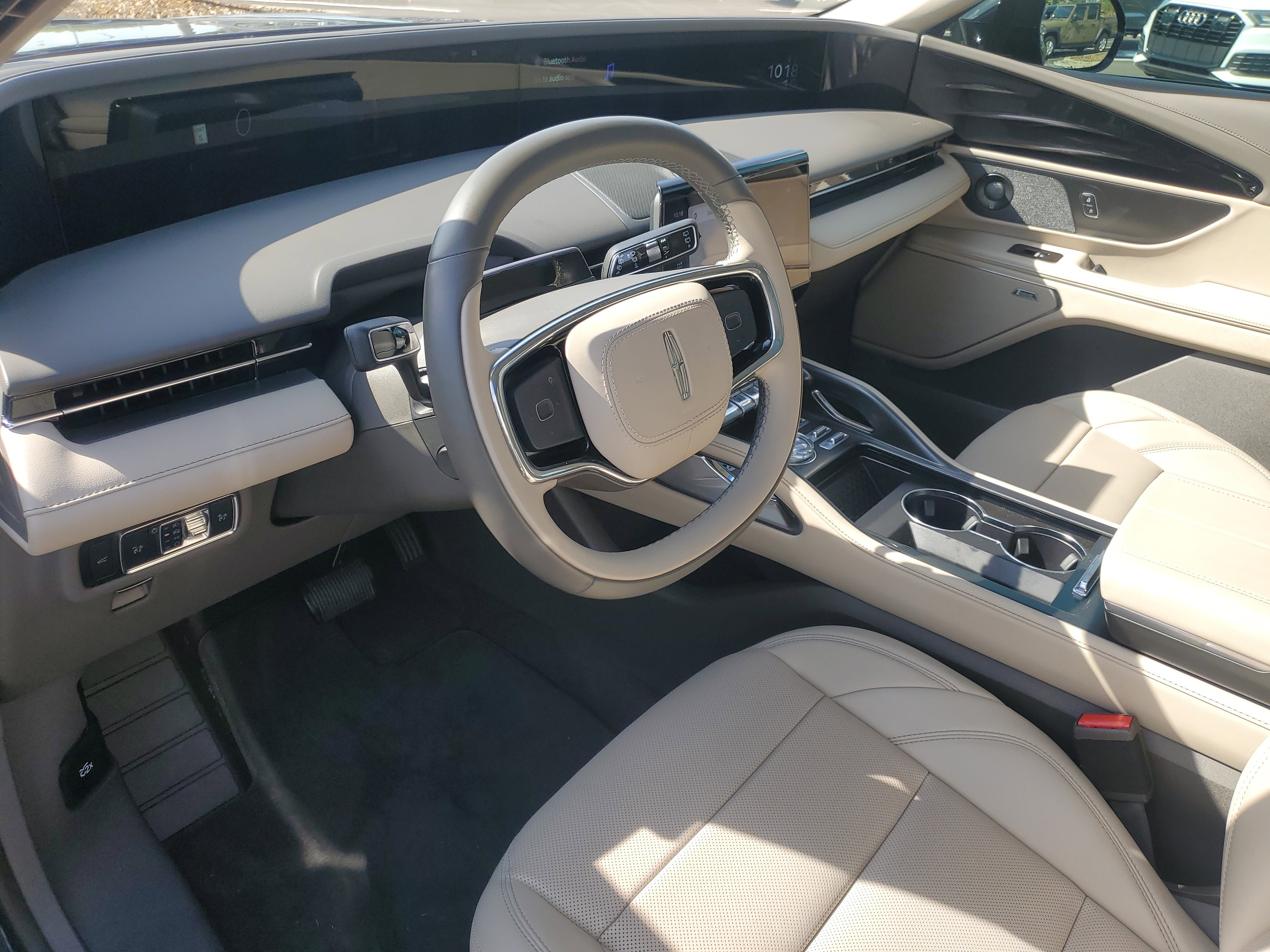 Used 2024 Lincoln Nautilus Premier w/ Equipment Group 102A image 10