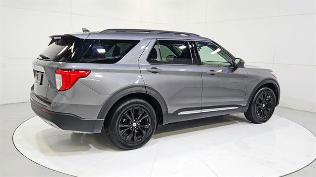 Used 2023 Ford Explorer XLT w/ Equipment Group 202A RWD image 8