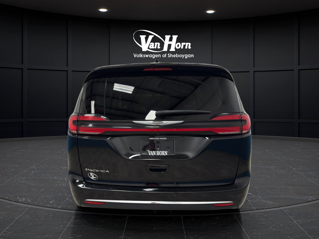 Used 2024 Chrysler Pacifica Touring-L FWD image 6