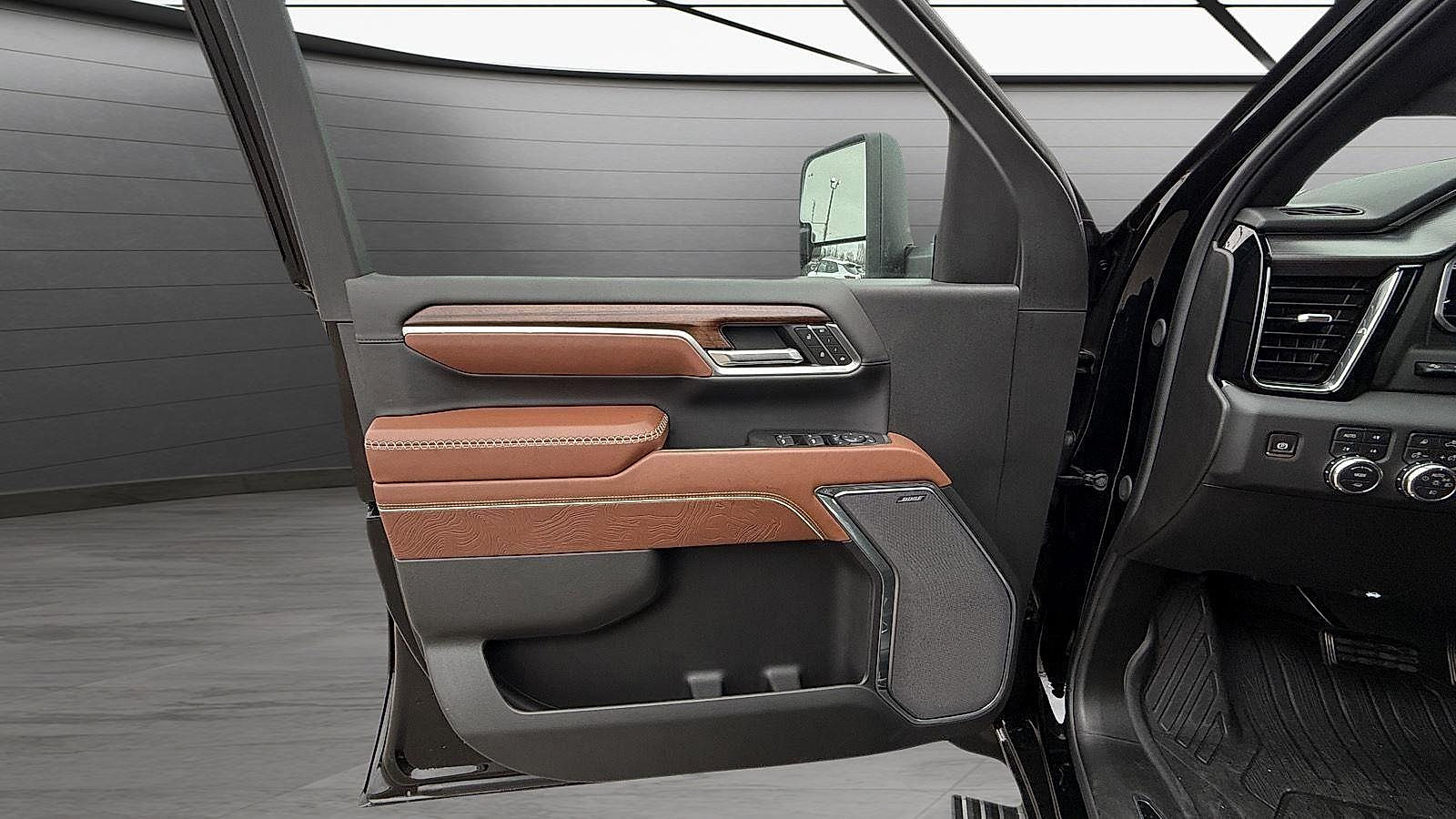 New 2025 GMC Sierra 3500 Denali Ultimate AWD/4WD image 17