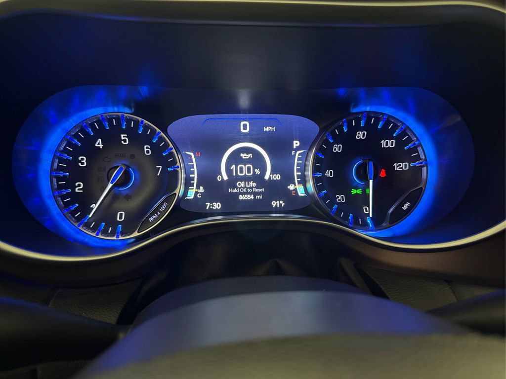 Used 2017 Chrysler Pacifica Touring-L Plus FWD image 35