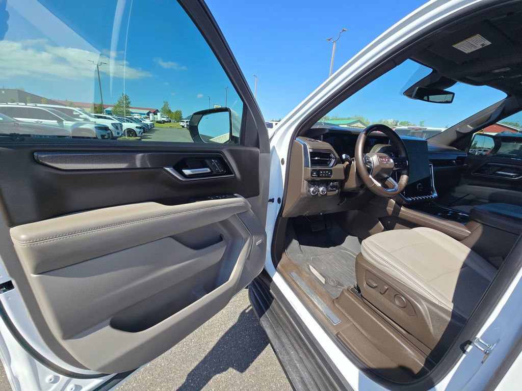 Used 2025 GMC Yukon XL Elevation AWD/4WD image 15