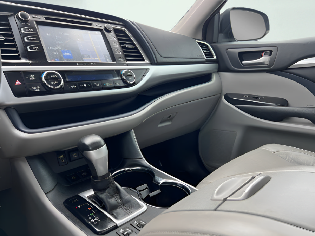 Used 2018 Toyota Highlander XLE AWD/4WD image 16