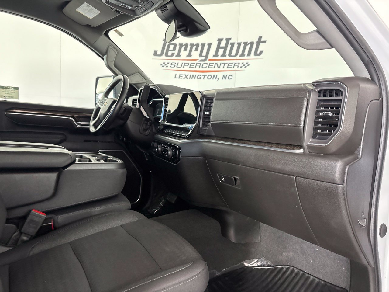 Used 2025 Chevrolet Silverado 2500 LT w/ Convenience Package AWD/4WD image 27