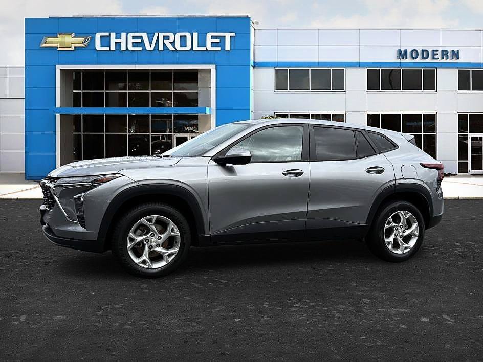 Used 2024 Chevrolet Trax LS w/ LS Convenience Package FWD image 1