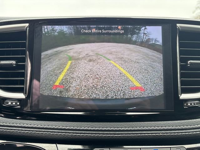 Used 2024 Chrysler Pacifica Touring-L image 26