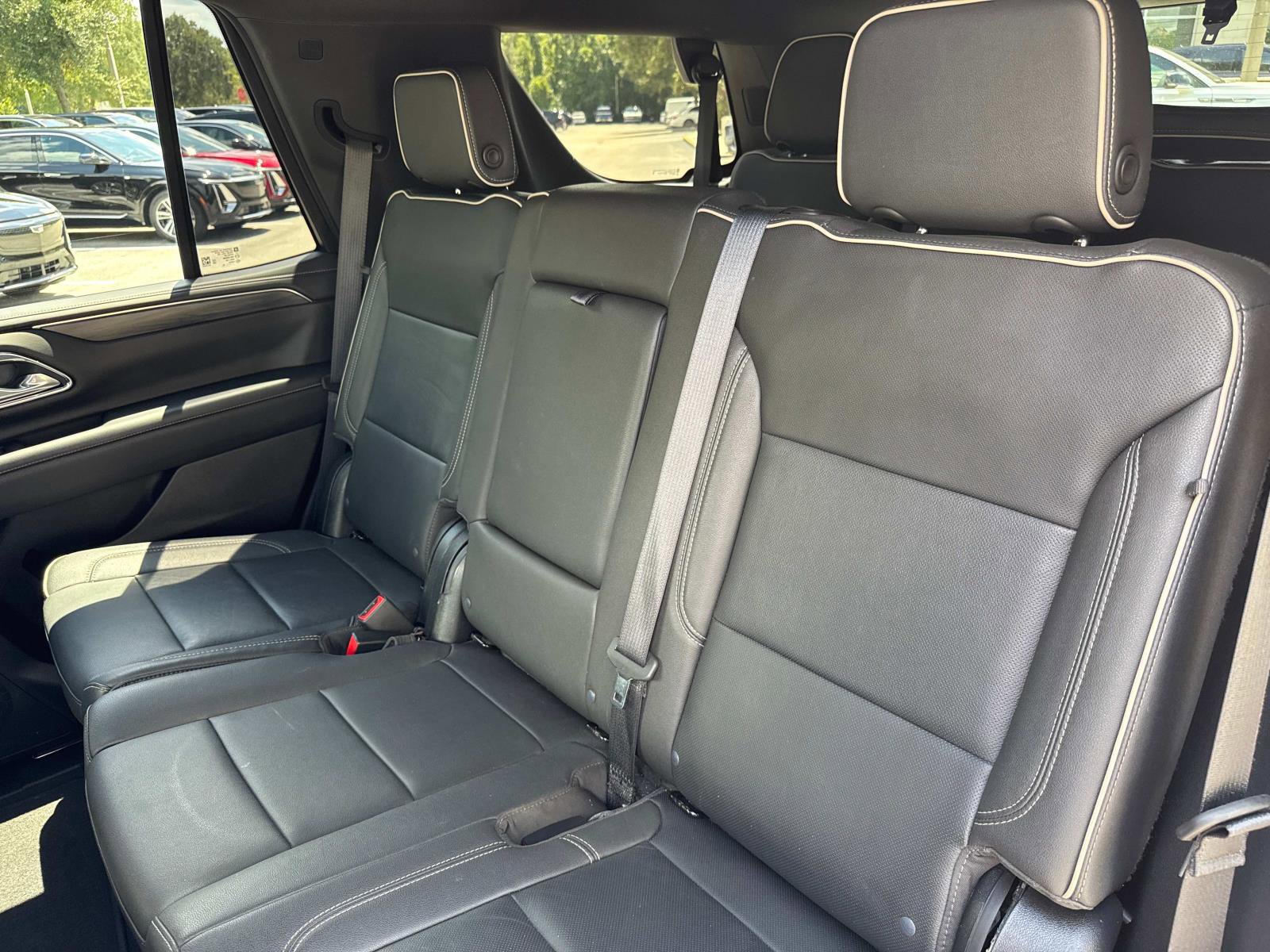 Used 2022 GMC Yukon SLT w/ SLT Premium Package image 14