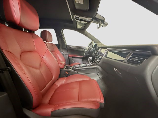 Used 2023 Porsche Macan AWD/4WD image 28