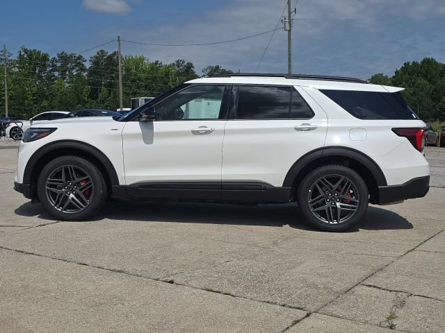 Used 2025 Ford Explorer ST-Line w/ ST-Line Street Pack AWD/4WD image 2