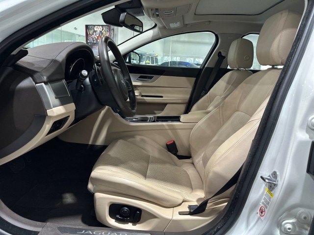 Used 2017 Jaguar XF Prestige RWD image 38