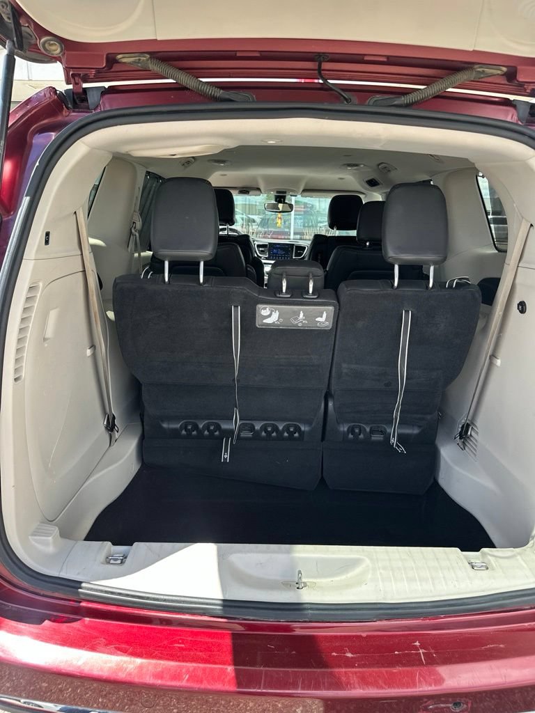 Used 2017 Chrysler Pacifica Touring-L Plus FWD image 17