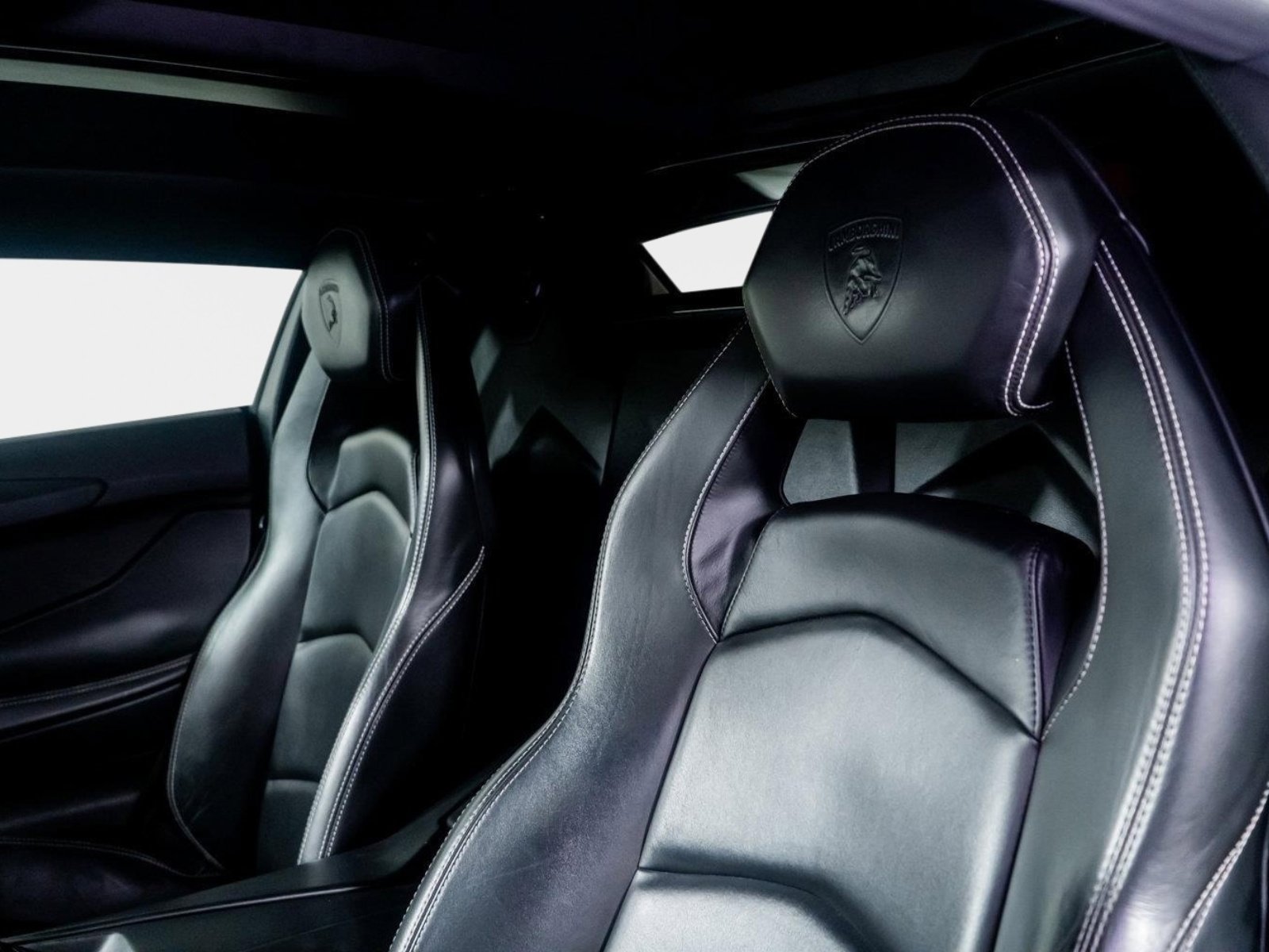 Used 2015 Lamborghini Aventador LP 700-4 image 3
