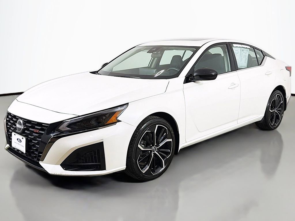 Used 2023 Nissan Altima 2.5 SR w/ SR Premium Package AWD/4WD image 8