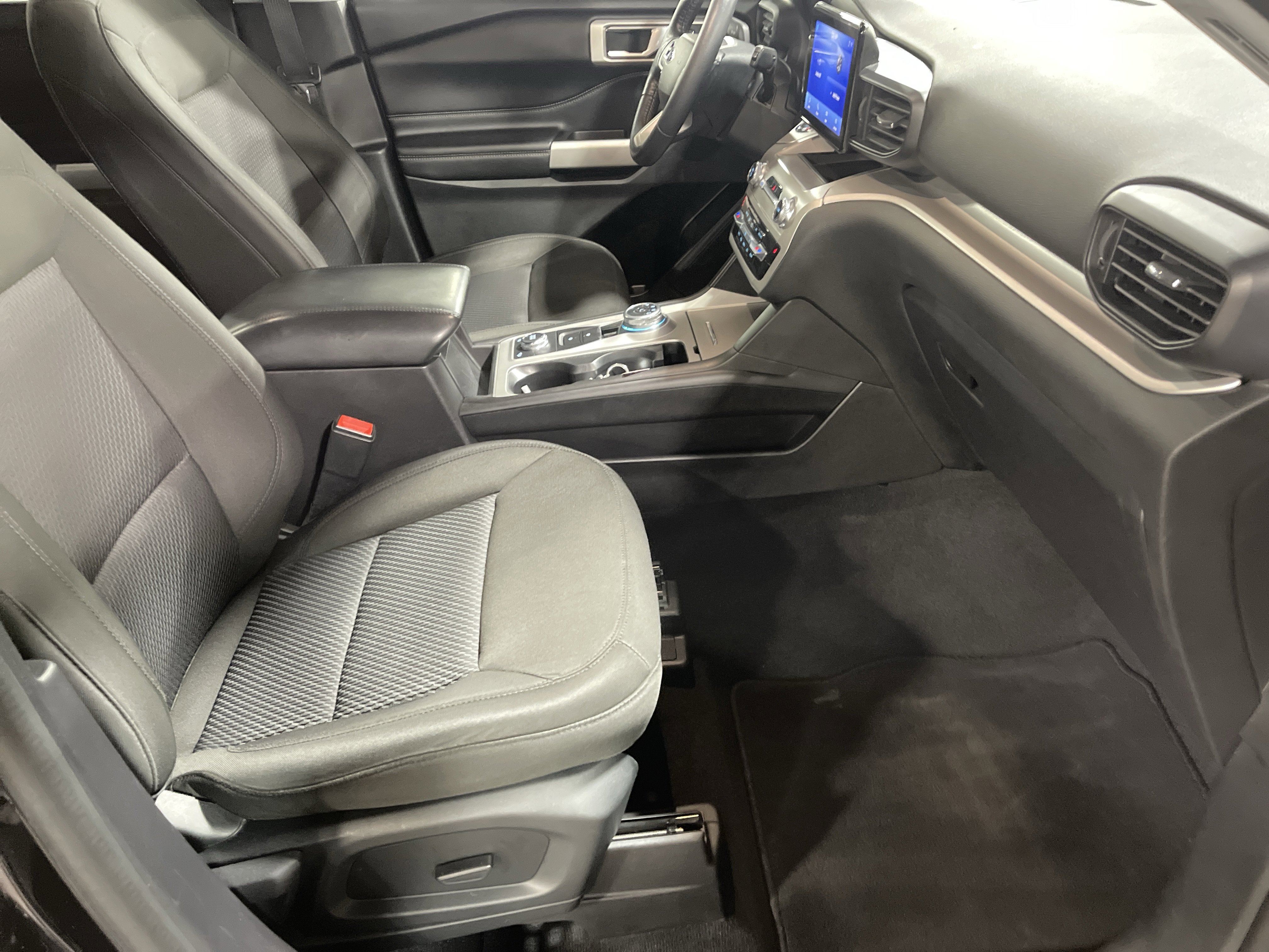 Used 2022 Ford Explorer XLT w/ Class IV Trailer Tow Package image 14