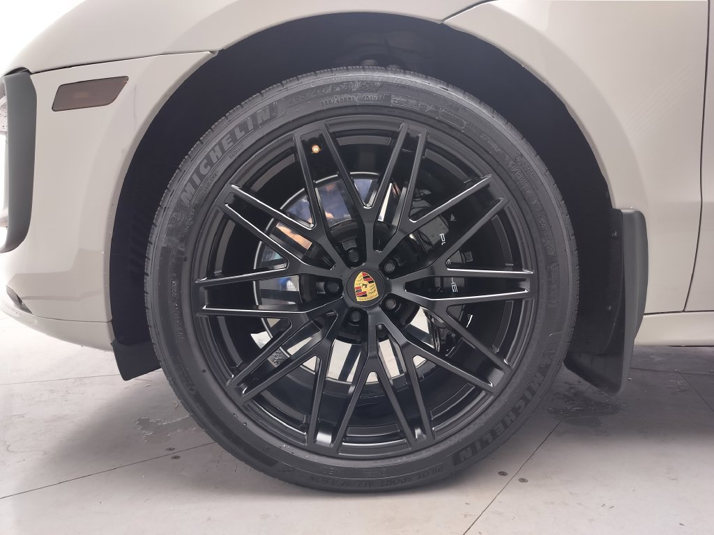 Certified 2023 Porsche Macan GTS AWD/4WD image 28