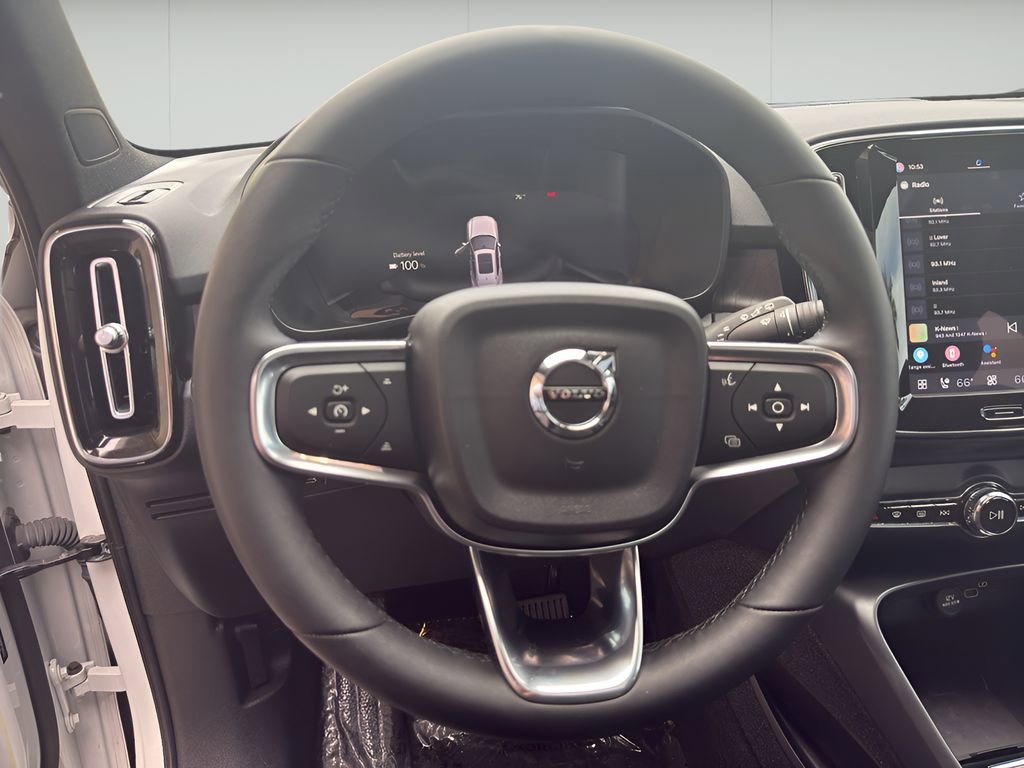 Used 2023 Volvo XC40 Recharge Ultimate image 32