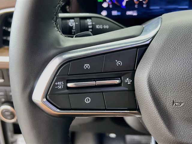 Used 2025 Chevrolet Suburban High Country AWD/4WD image 13