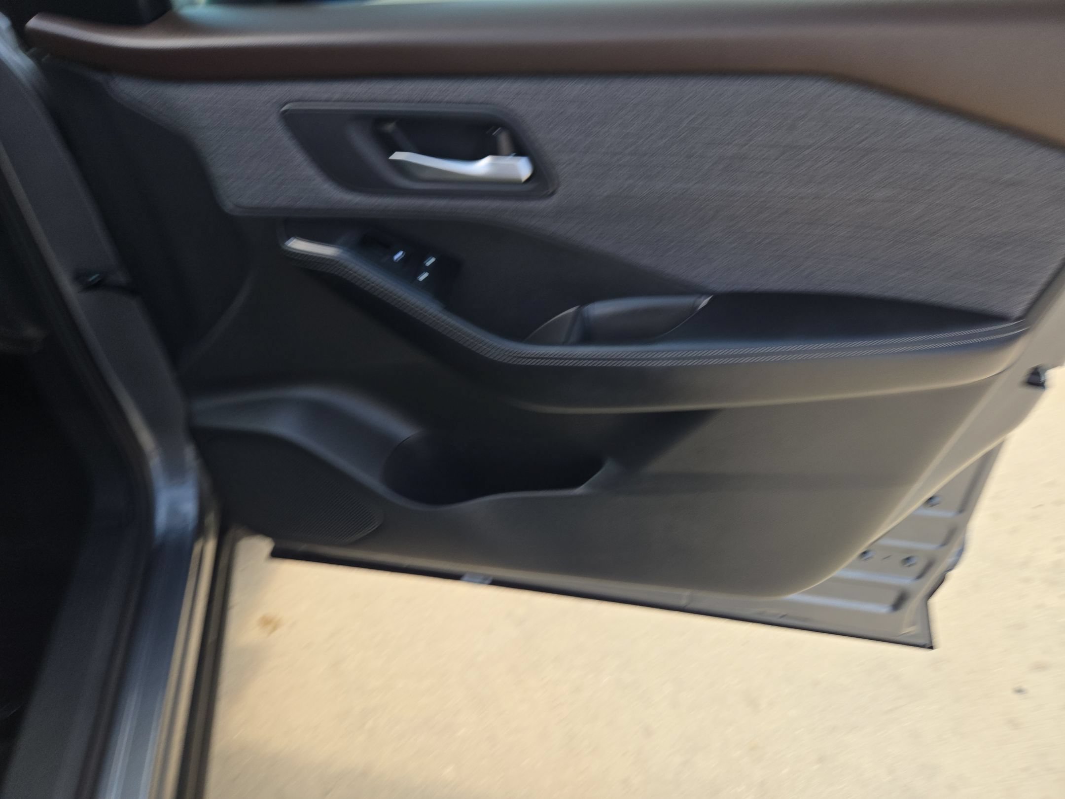 Used 2023 Nissan Rogue SV FWD image 30